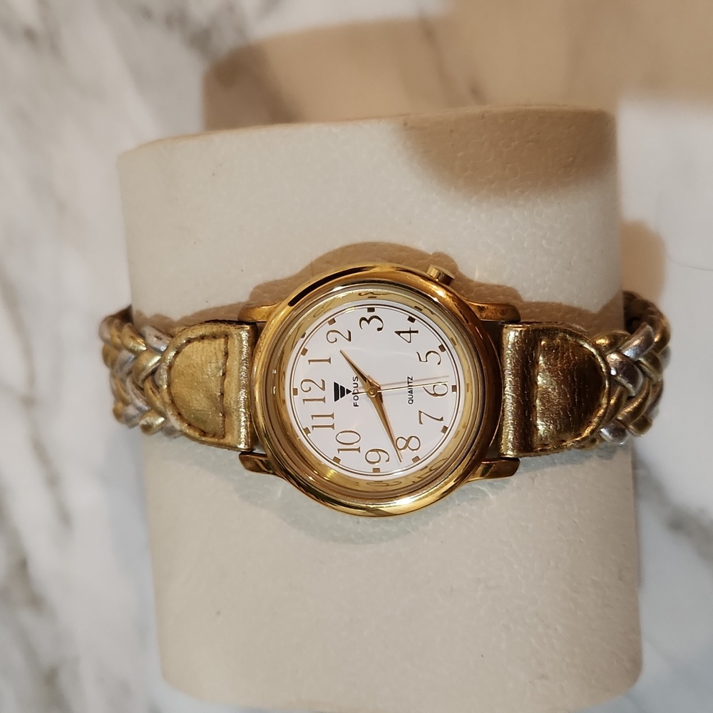 Focus quartz watch